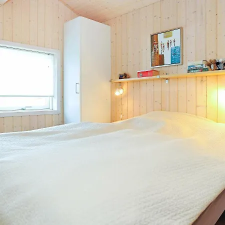 Holiday home Lakeview Retreat In Dagelokke *